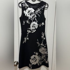 Karen Millen Black With Silver
Flowers Dress (6)